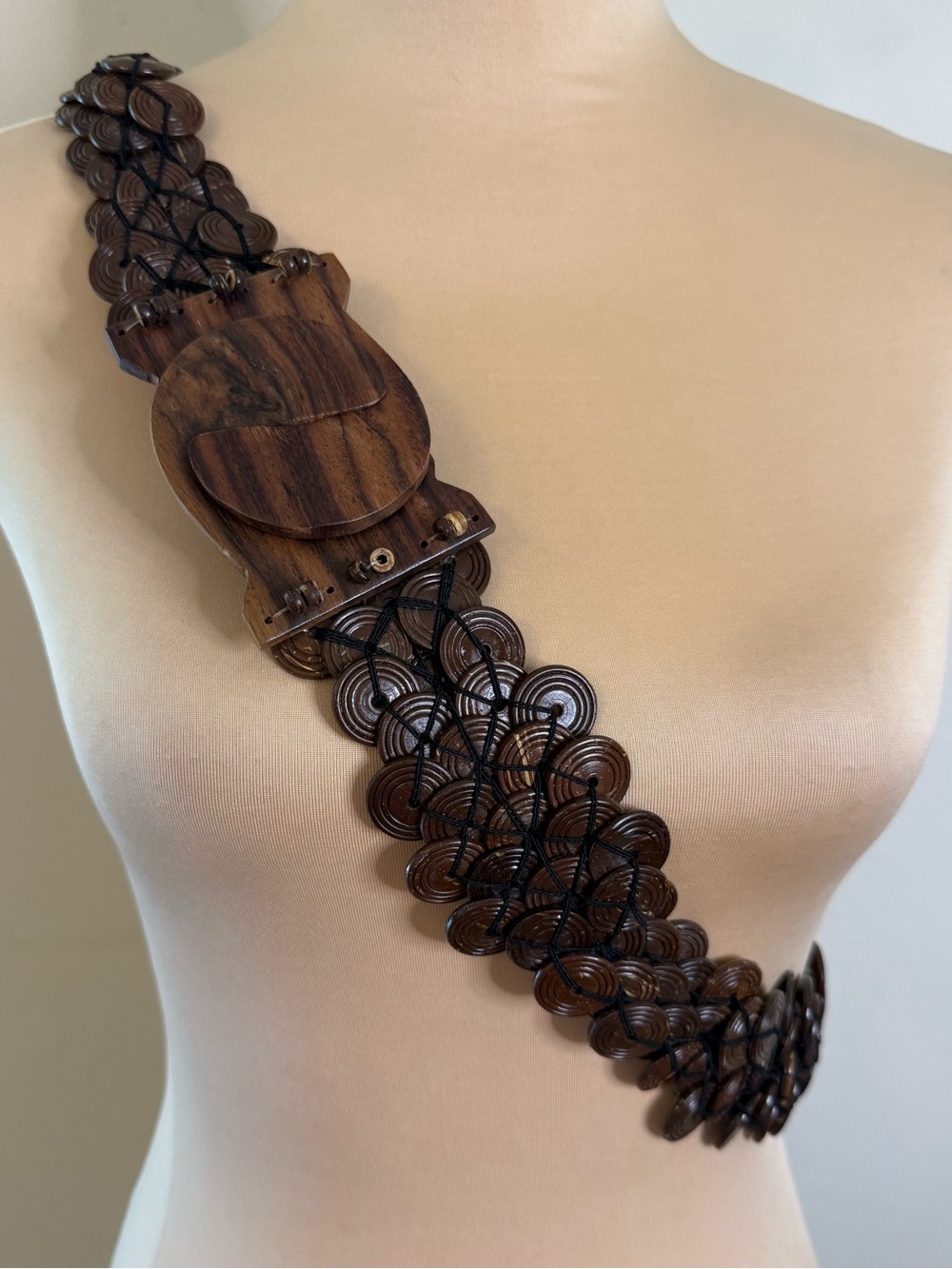 Vintage brown wood stretch belt ornate boho hippie retro chic feminine versatile